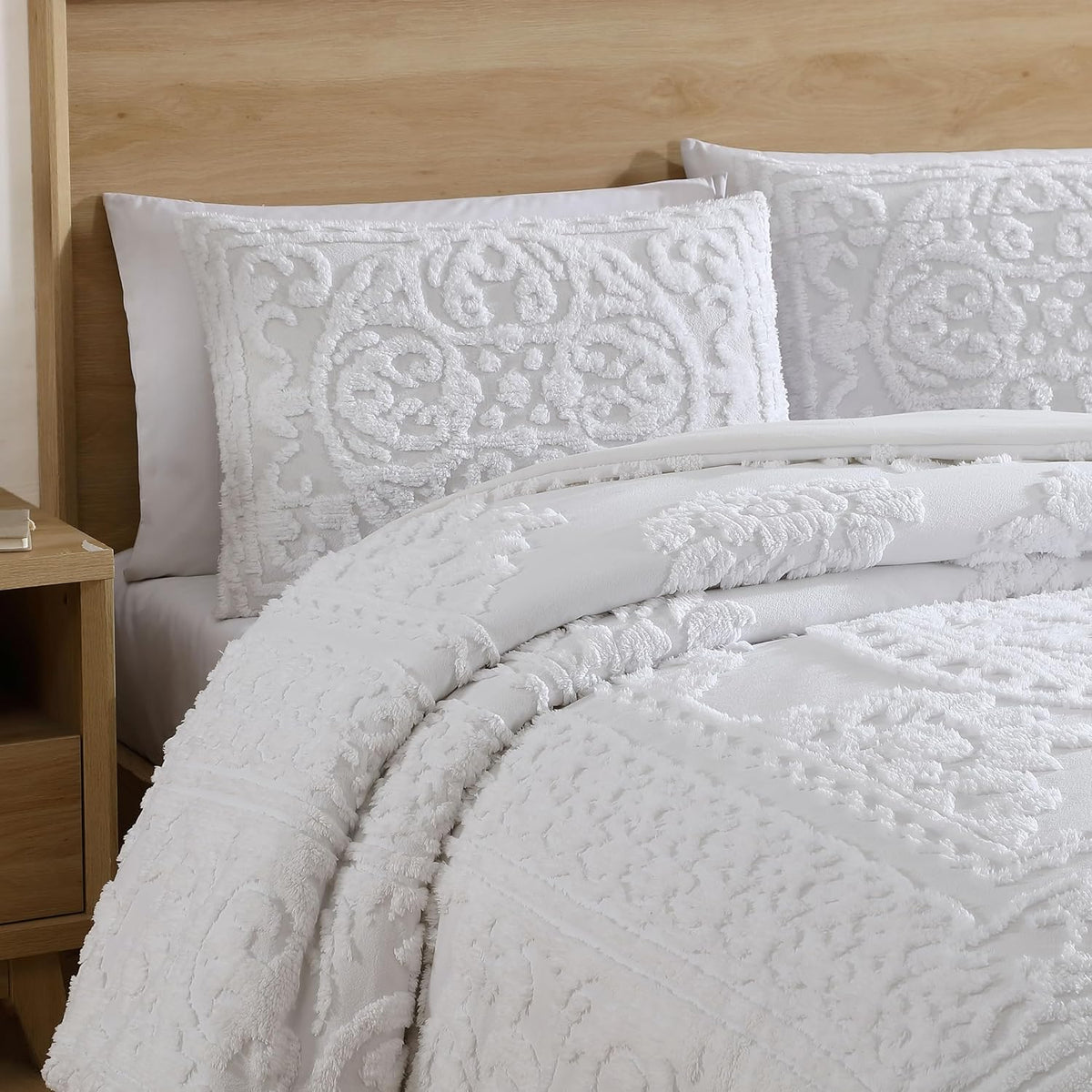Medallion Tufted Chenille Comforter 3-Piece Set, Cotton, All Season Cozy Bedding, Queen, White
